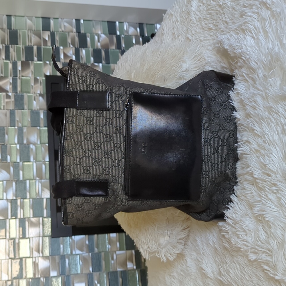 💯 AUTHENTIC GUCCI BAG 15 X 12